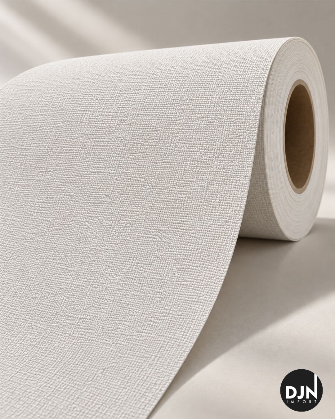 Detalhe do relevo de linho na bobina de papel vinílico